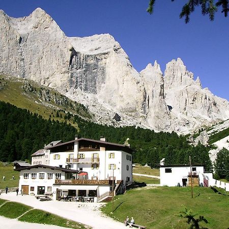 Rifugio Gardeccia Hutte Hotel Pozza di Fassa Luaran gambar