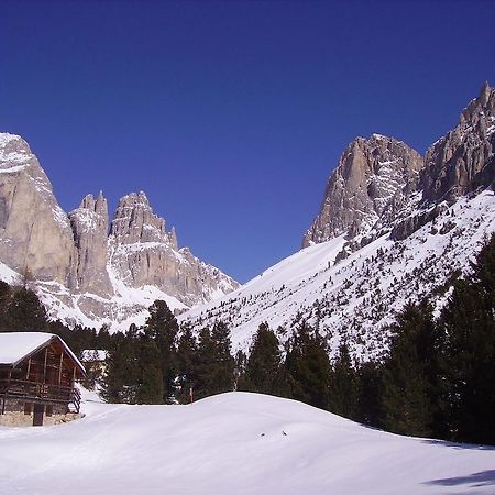 Rifugio Gardeccia Hutte Hotel Pozza di Fassa Luaran gambar