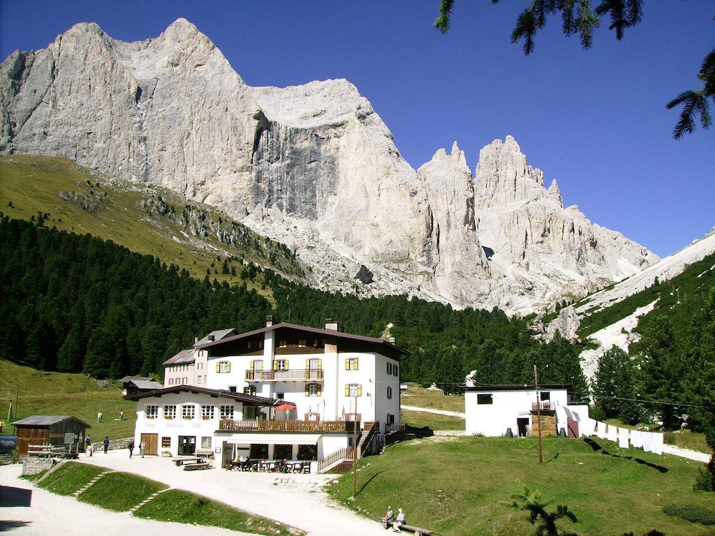 Rifugio Gardeccia Hutte Hotel Pozza di Fassa Luaran gambar