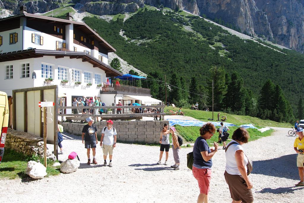 Rifugio Gardeccia Hutte Hotel Pozza di Fassa Luaran gambar